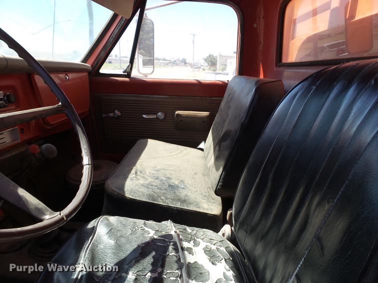 image for item BJ9955 1969 Chevrolet C60 grain truck