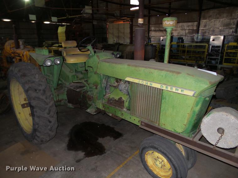 image for item BJ9957 John Deere 3010 tractor