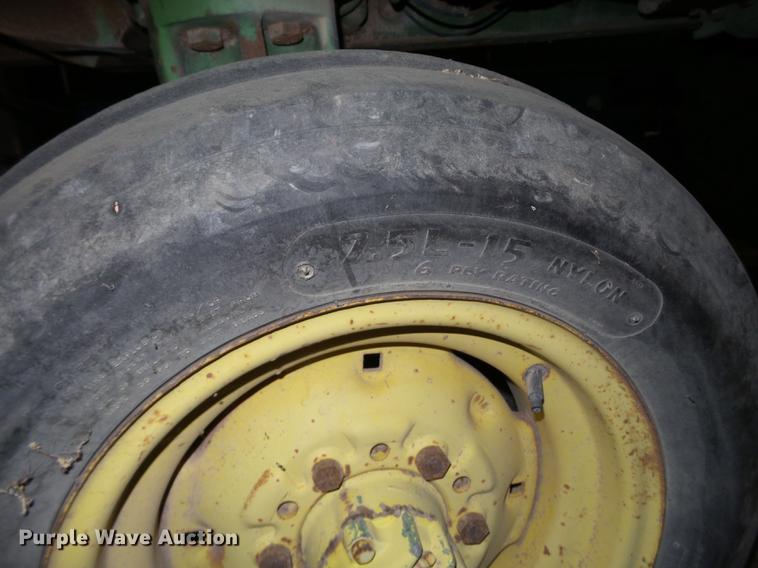 image for item BJ9957 John Deere 3010 tractor