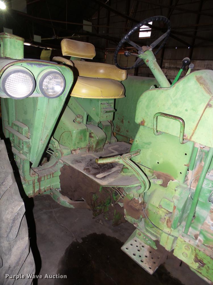 image for item BJ9957 John Deere 3010 tractor