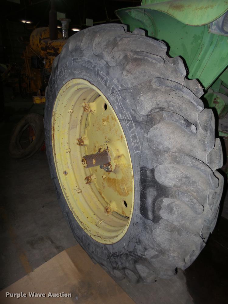 image for item BJ9957 John Deere 3010 tractor