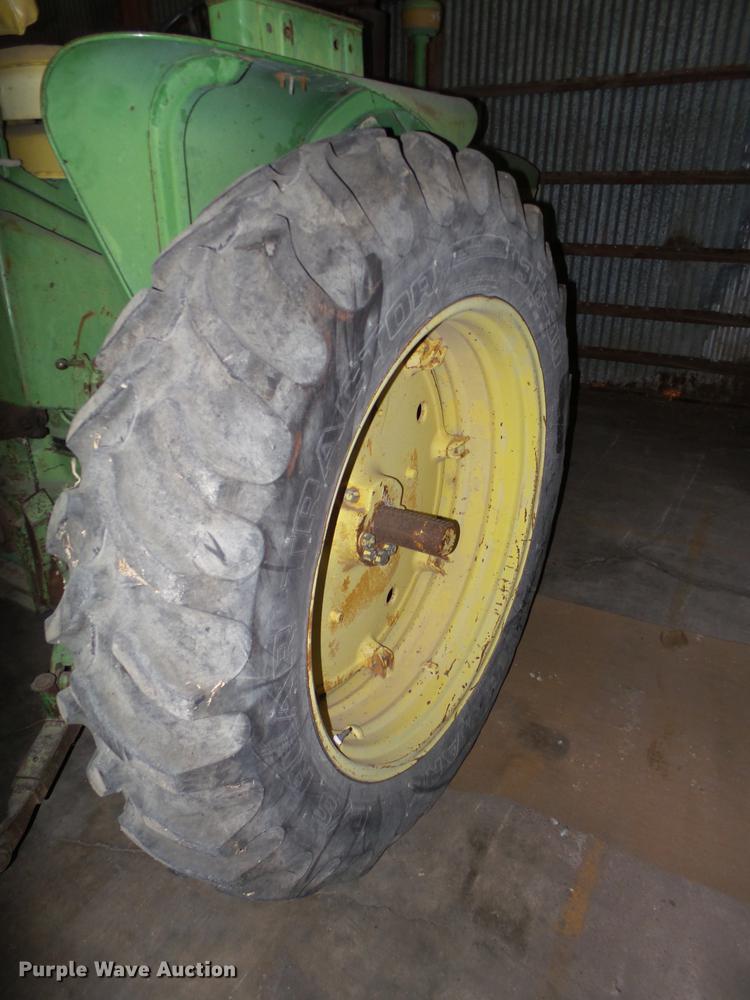 image for item BJ9957 John Deere 3010 tractor