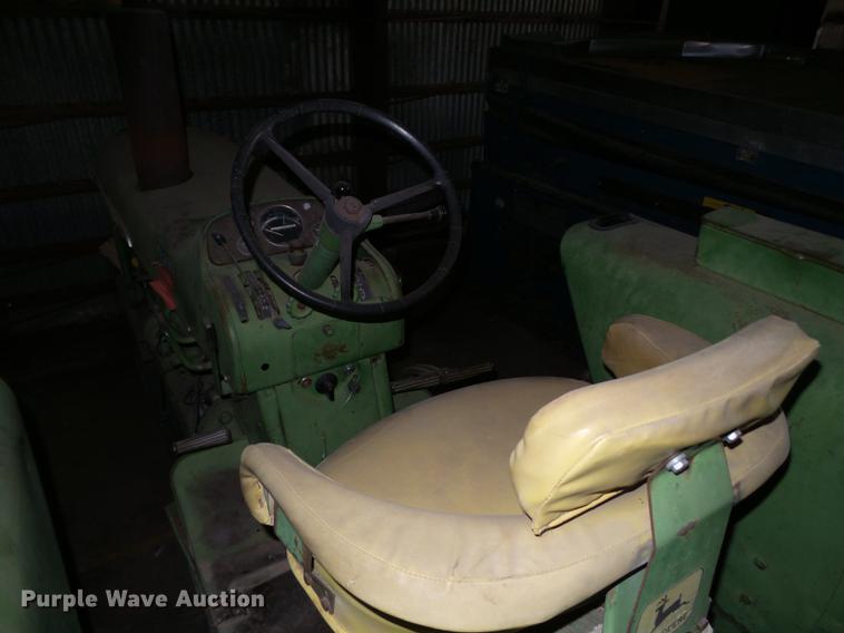 image for item BJ9957 John Deere 3010 tractor