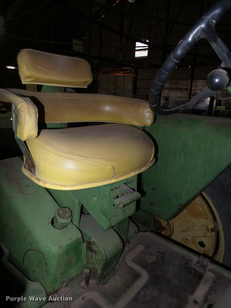 image for item BJ9957 John Deere 3010 tractor