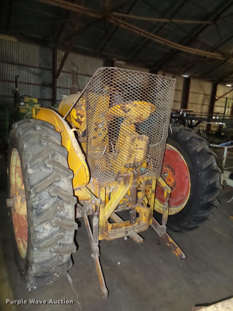 image for item BJ9958 Minneapolis Moline 283B tractor