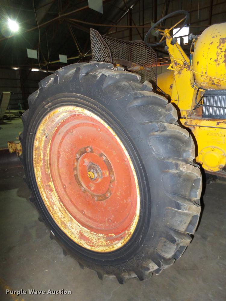 image for item BJ9958 Minneapolis Moline 283B tractor