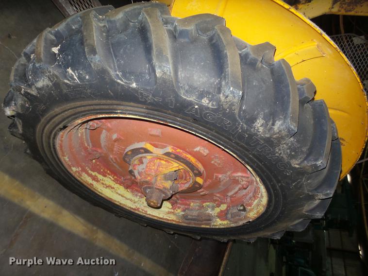 image for item BJ9958 Minneapolis Moline 283B tractor