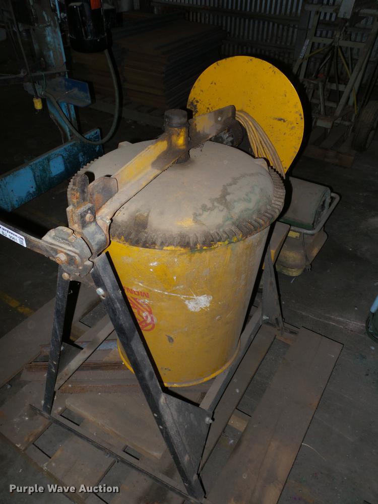 image for item BJ9961 Feed mixer