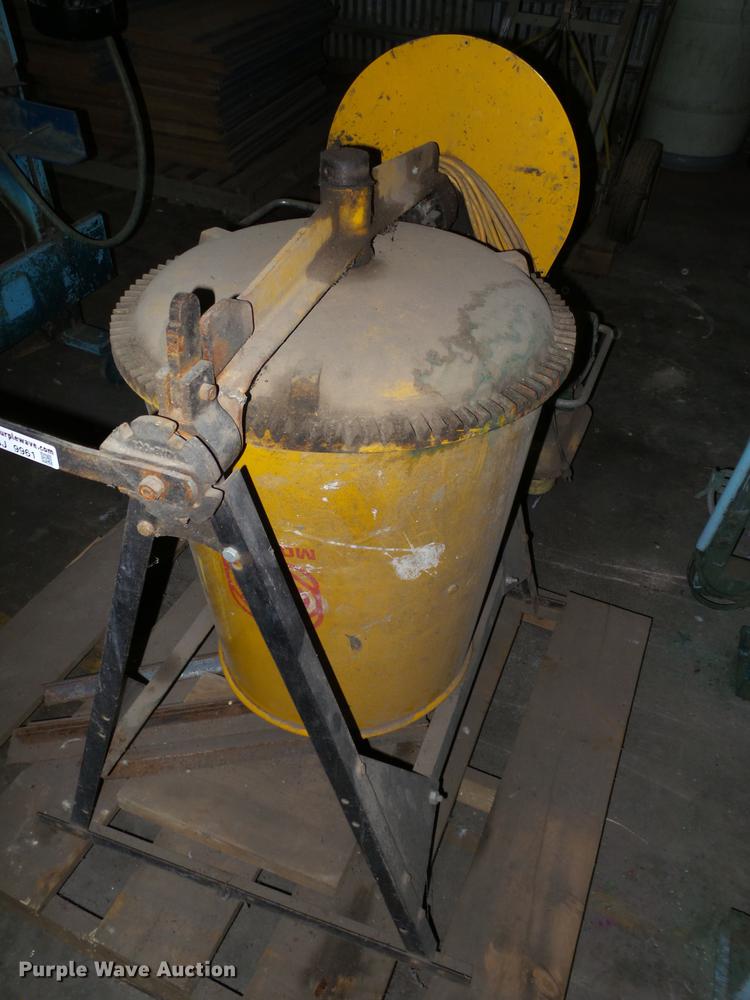 image for item BJ9961 Feed mixer