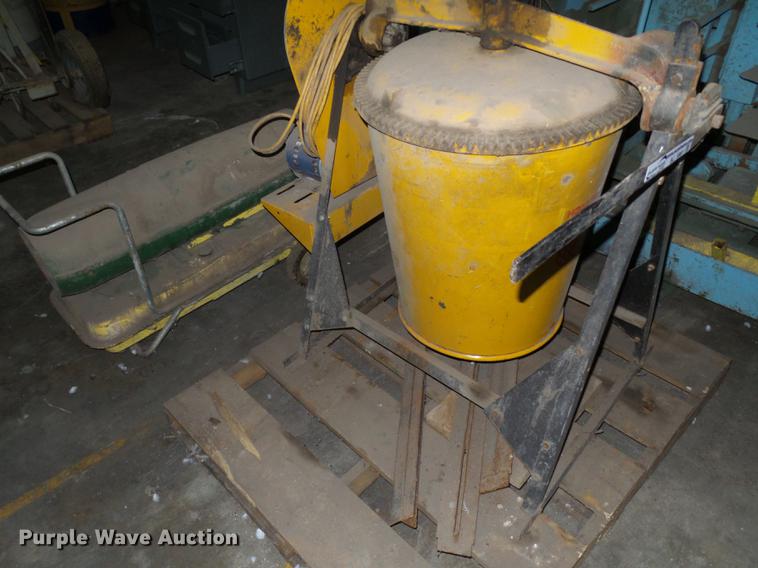 image for item BJ9961 Feed mixer