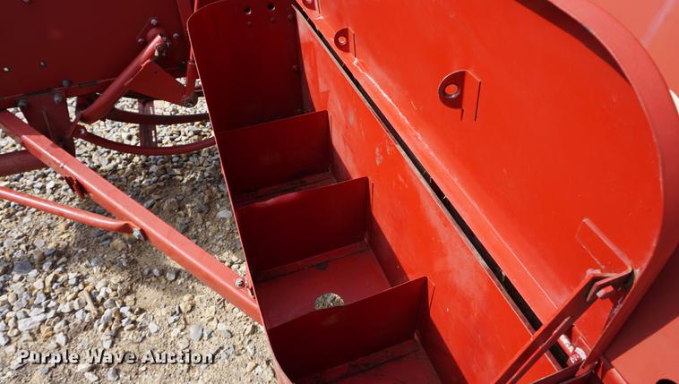 image for item DA1291 1988 New Holland 311 square baler