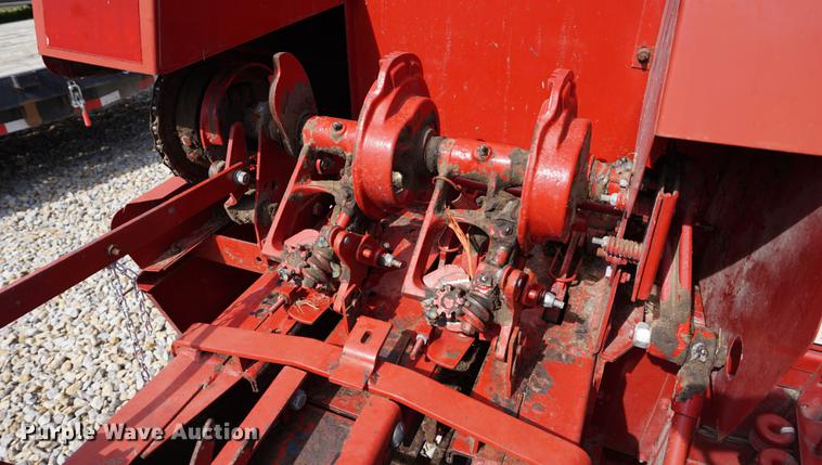 image for item DA1291 1988 New Holland 311 square baler