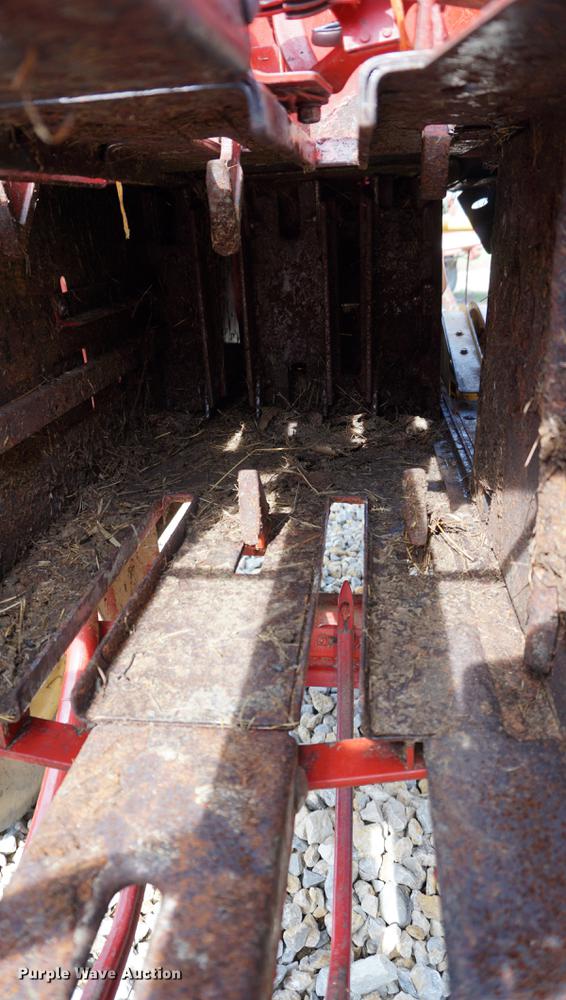 image for item DA1291 1988 New Holland 311 square baler