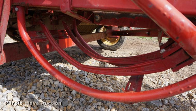 image for item DA1291 1988 New Holland 311 square baler