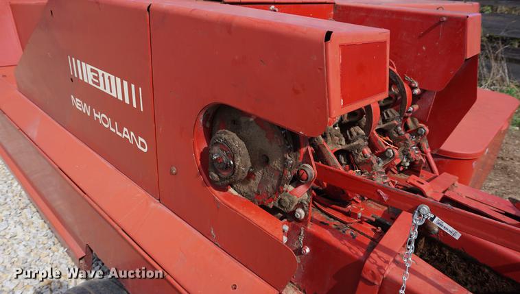 image for item DA1291 1988 New Holland 311 square baler