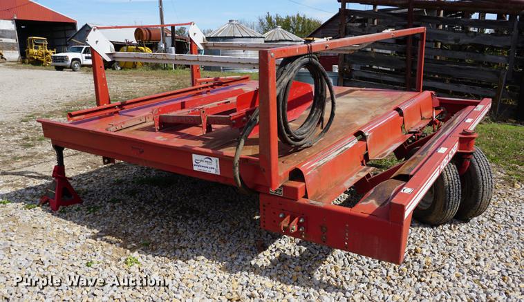 image for item DA1292 Hoelscher 1000 bale accumulator