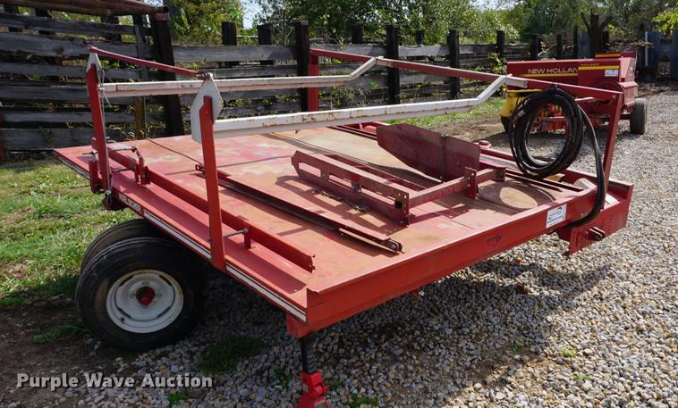 image for item DA1292 Hoelscher 1000 bale accumulator