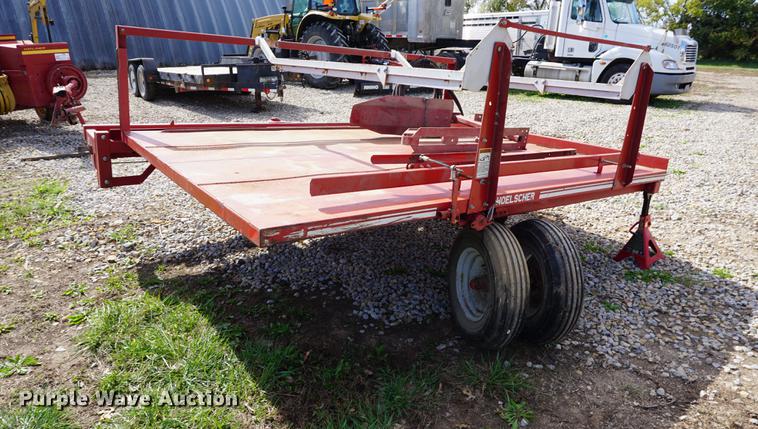 image for item DA1292 Hoelscher 1000 bale accumulator