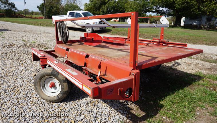 image for item DA1292 Hoelscher 1000 bale accumulator