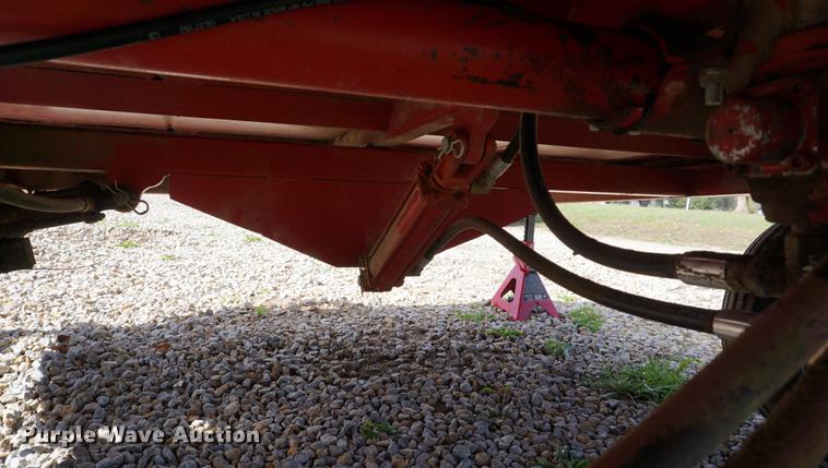 image for item DA1292 Hoelscher 1000 bale accumulator