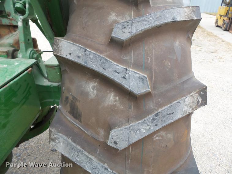 image for item DA2404 John Deere 4010 tractor