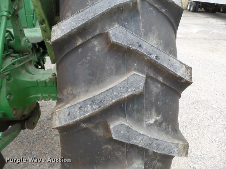 image for item DA2404 John Deere 4010 tractor