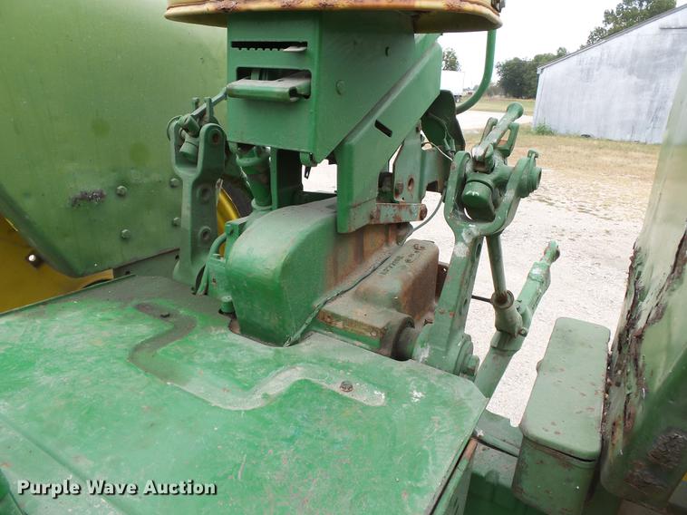 image for item DA2404 John Deere 4010 tractor