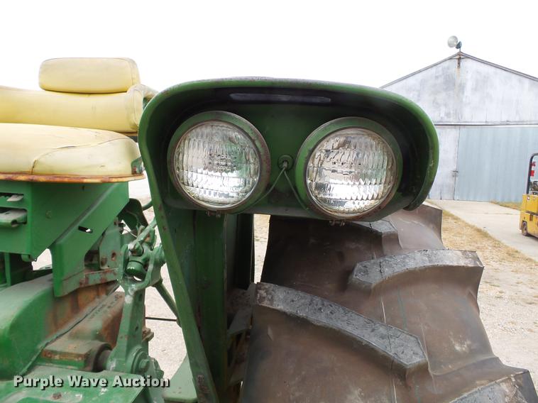 image for item DA2404 John Deere 4010 tractor