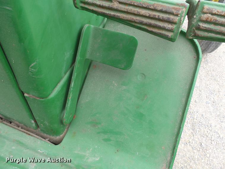 image for item DA2404 John Deere 4010 tractor