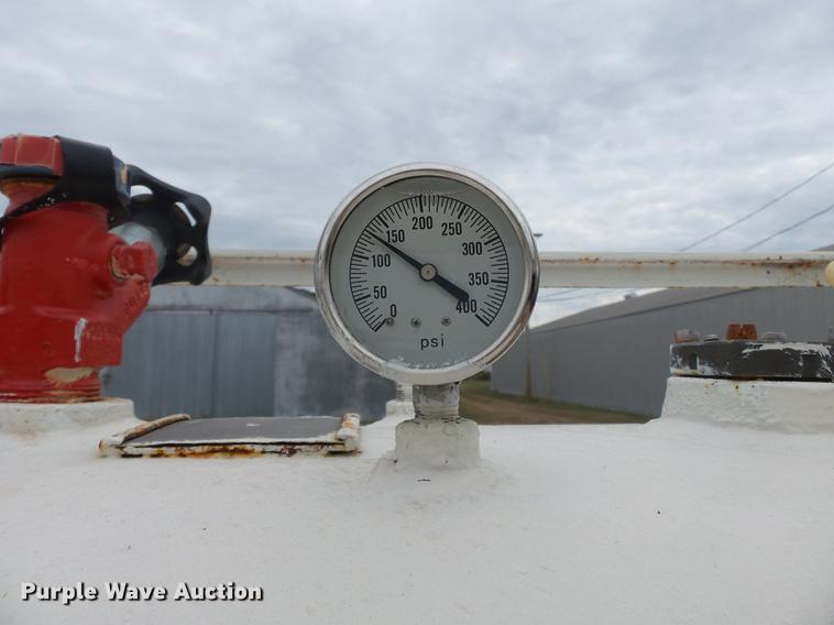 image for item DA2406 Anhydrous ammonia nurse tank