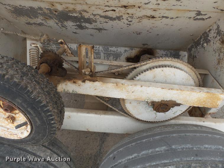 image for item DA2409 Fertilizer spreader