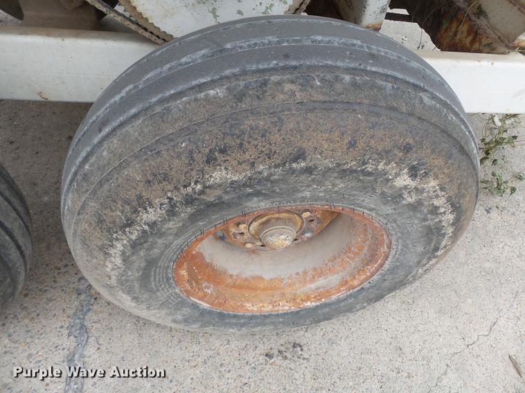 image for item DA2409 Fertilizer spreader