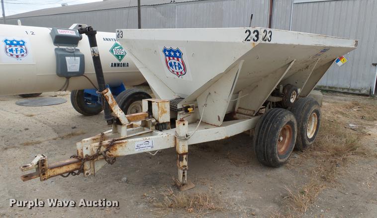 image for item DA2410 Fertilizer spreader