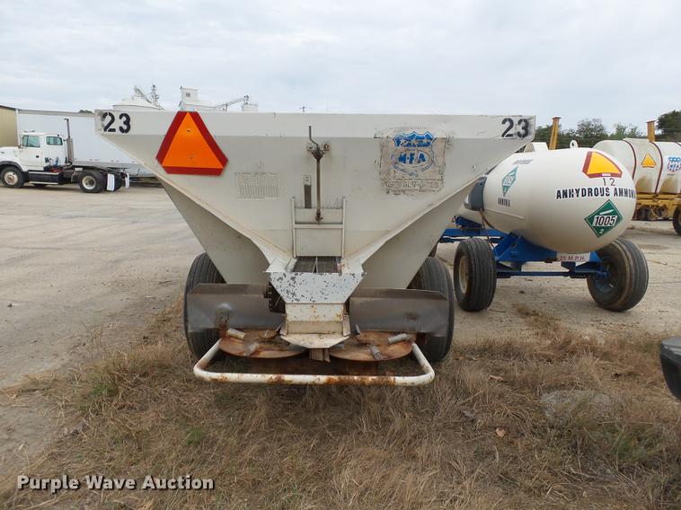 image for item DA2410 Fertilizer spreader