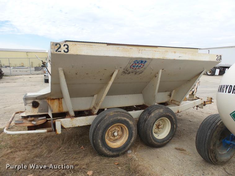 image for item DA2410 Fertilizer spreader