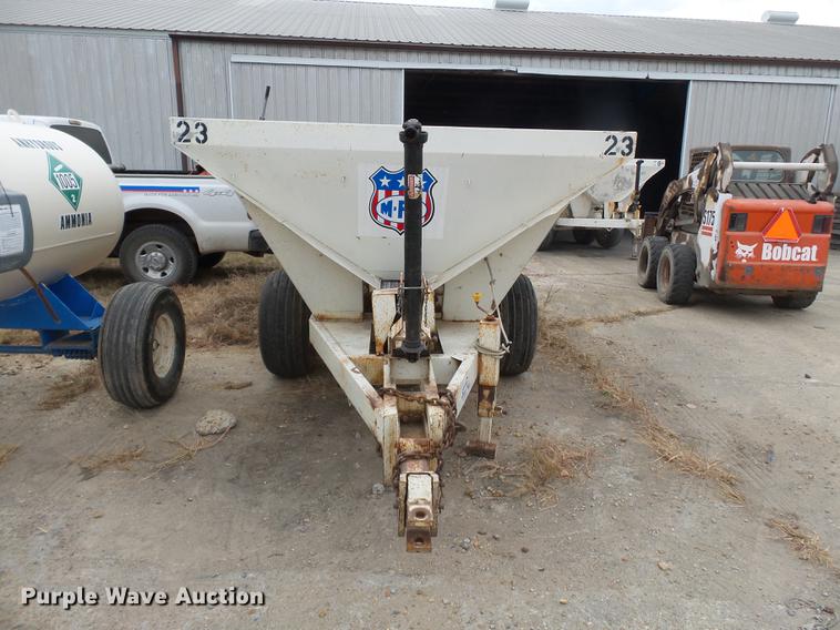 image for item DA2410 Fertilizer spreader