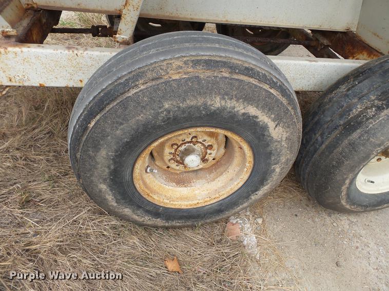 image for item DA2410 Fertilizer spreader