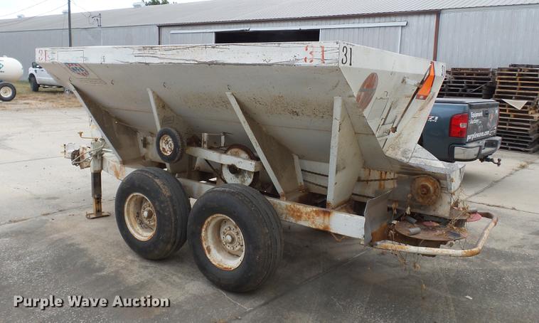 image for item DA2411 Fertilizer spreader