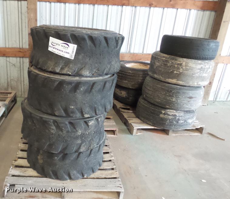 image for item DA2415 (23) tires