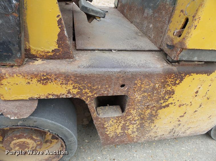 image for item DA2416 Caterpillar forklift