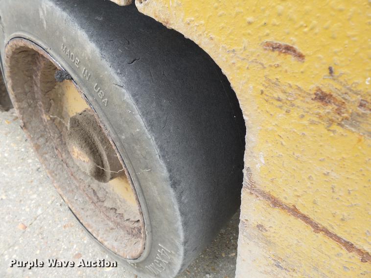 image for item DA2416 Caterpillar forklift