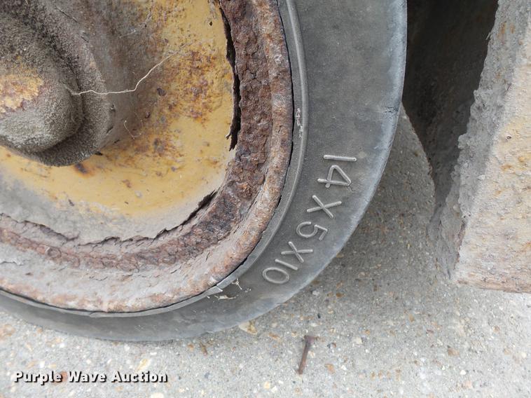 image for item DA2416 Caterpillar forklift