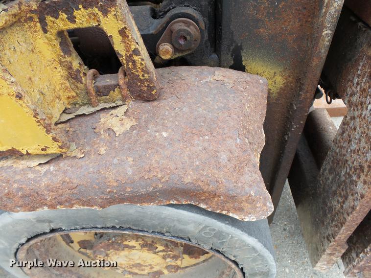 image for item DA2416 Caterpillar forklift