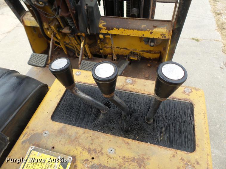 image for item DA2416 Caterpillar forklift