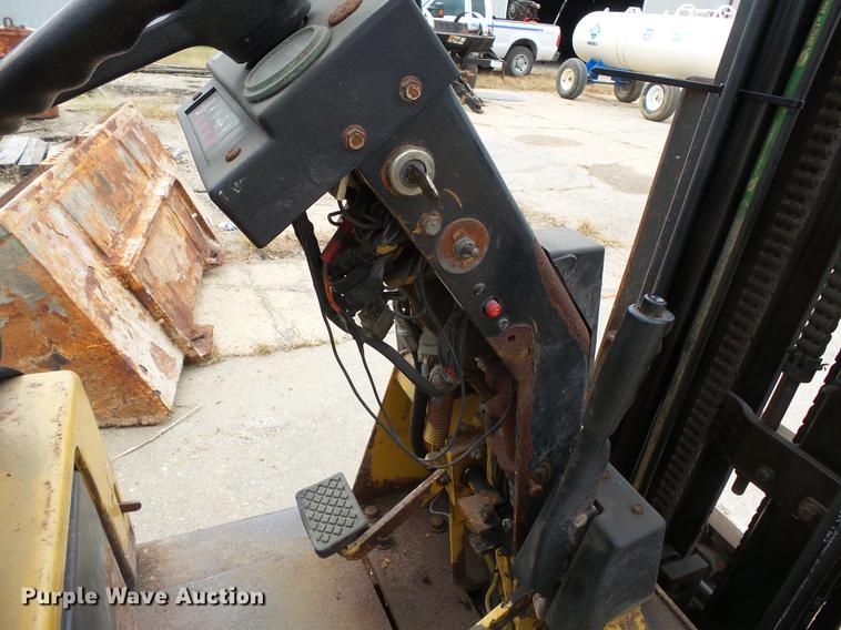 image for item DA2416 Caterpillar forklift