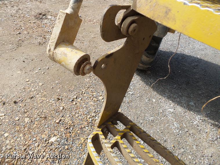 image for item DA2423 2002 Ag-Chem RoGator 1254C self-propelled applicator