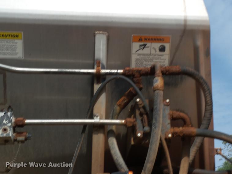 image for item DA2423 2002 Ag-Chem RoGator 1254C self-propelled applicator