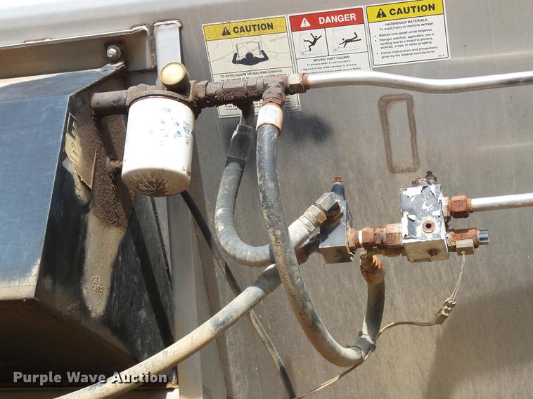 image for item DA2423 2002 Ag-Chem RoGator 1254C self-propelled applicator