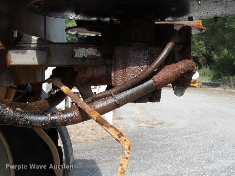 image for item DA2423 2002 Ag-Chem RoGator 1254C self-propelled applicator