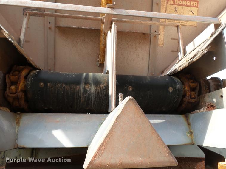 image for item DA2423 2002 Ag-Chem RoGator 1254C self-propelled applicator